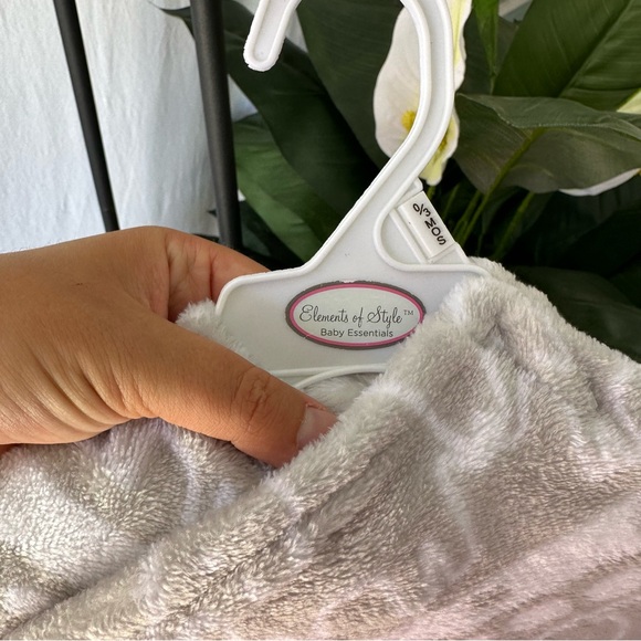 Elements of Style Gender Neutral Baby Swaddle - Picture 2 of 4